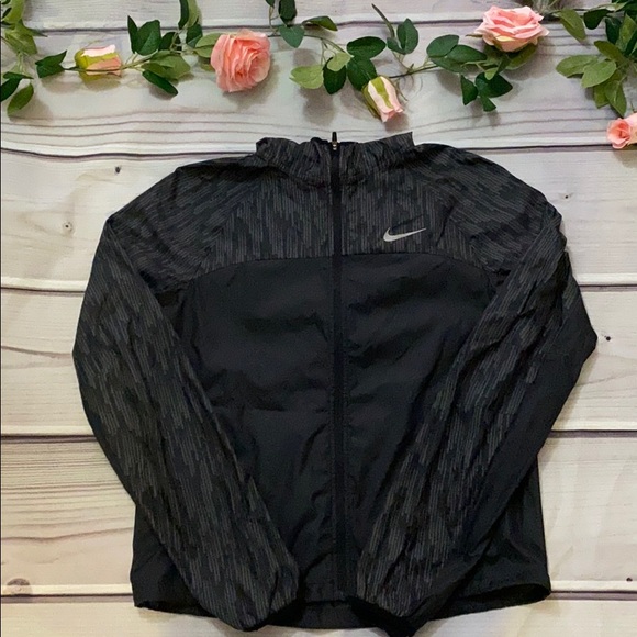 Nike Windbreaker - Picture 1 of 5